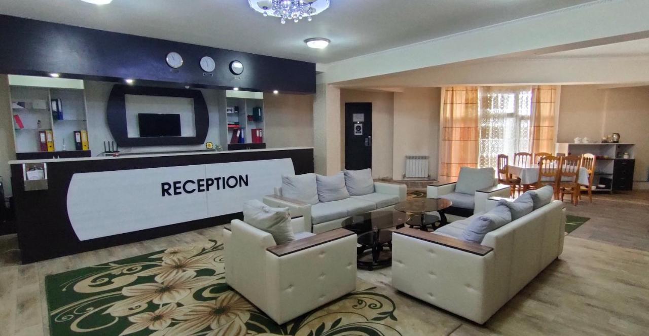 Da! Hotel Bishkek Exterior photo